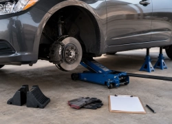 Floor Jack Safety Checklist: Before, During, and After Lifting